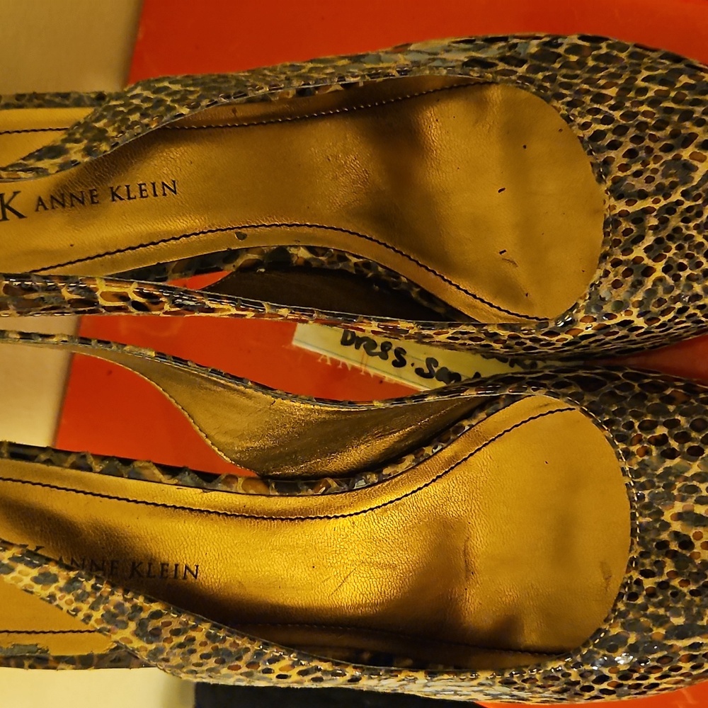 Anne Klein Patent Leather Snakeskin Peep Toe Sling Back Pumps 9-1/2 M - Picture 7 of 8